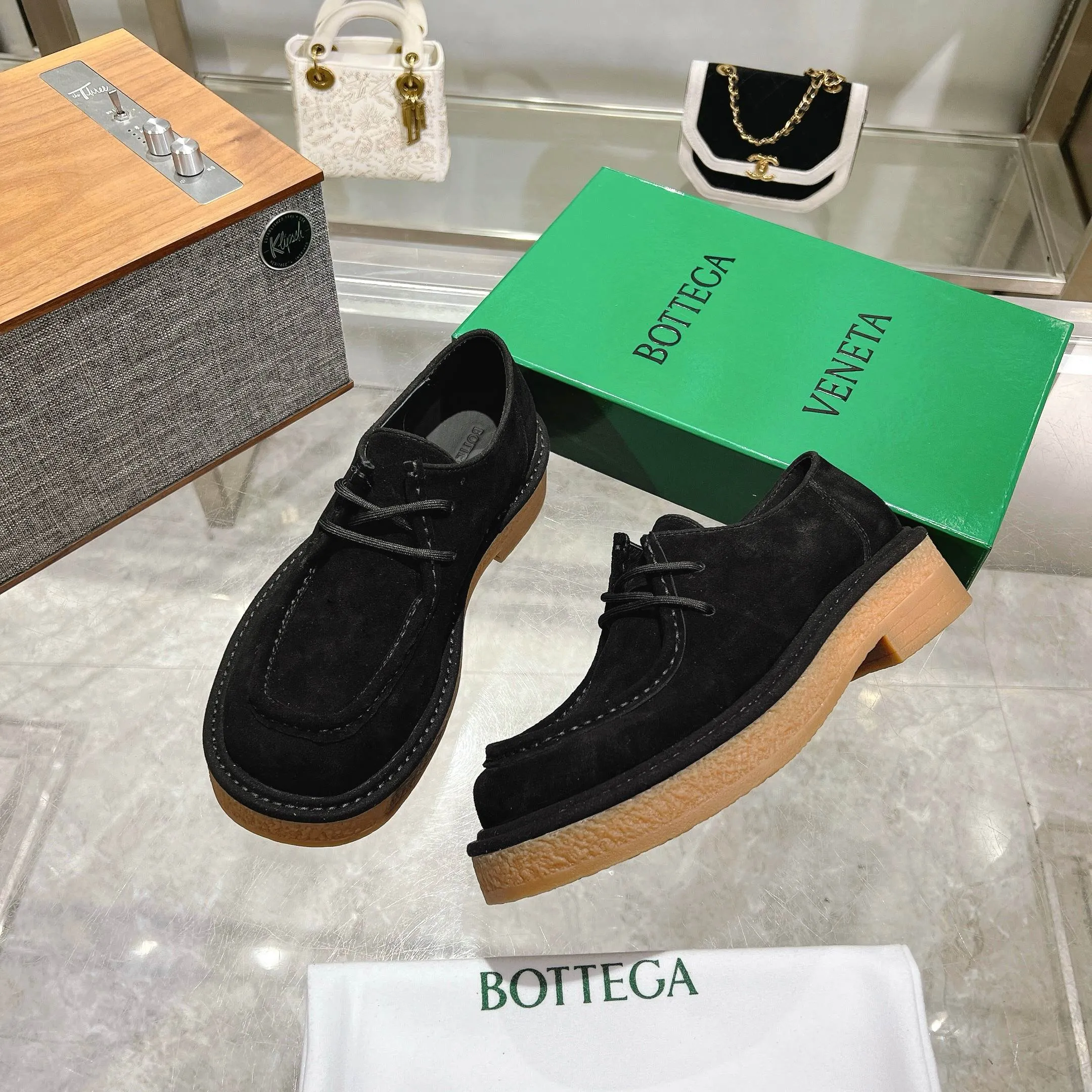 [BV] Top P: 740💰Size for couples: 35-44 (Female 40, Male 38 45, custom-made, non-refundable) Bottega Veneta classic Bottega Veneta counter model! Big square head! Strappy deep-mouth shoes! Reproduction of the original board! The feet are super domineering! Original molded outsole! High-grade mercerized cow velvet! Solid color Niuli!